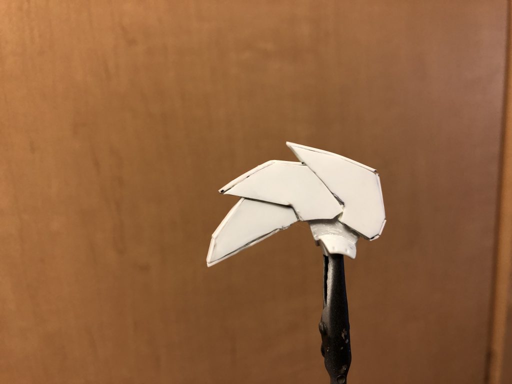 固まったら切ってプラ板を貼ってみました