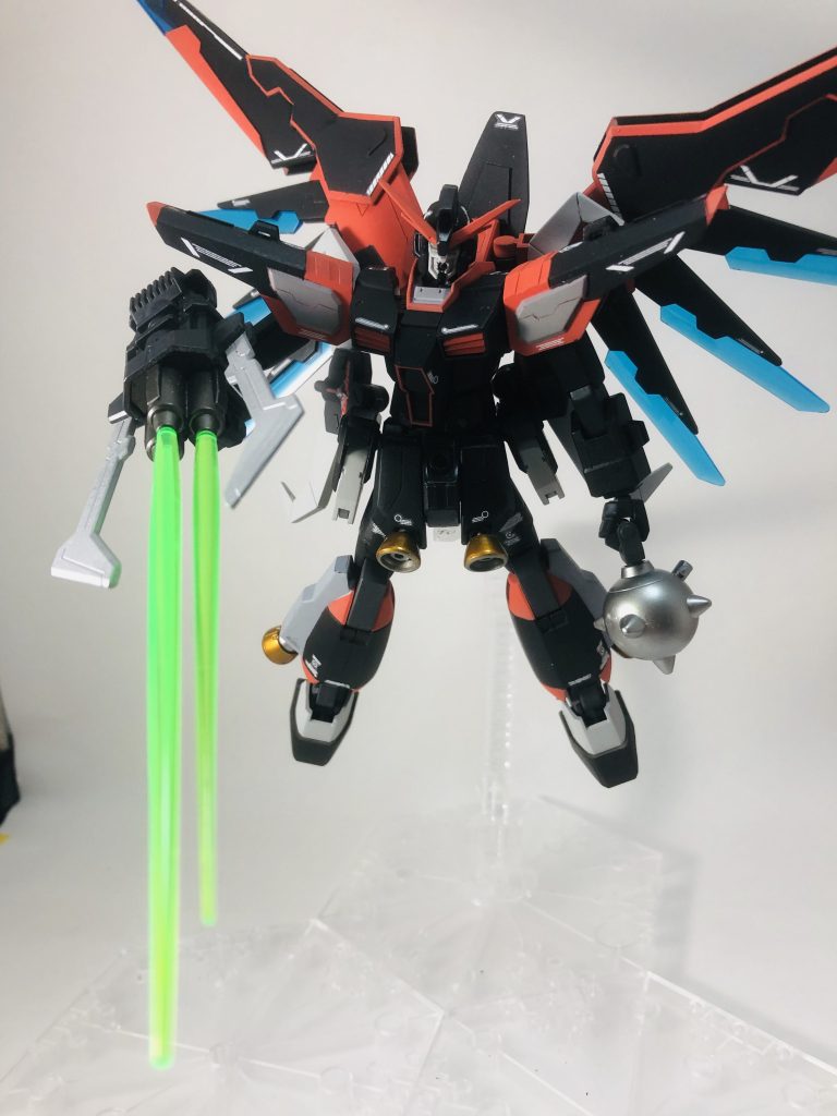 三連ビームサーベル。
やる気無さげに危ない感じを出してます。