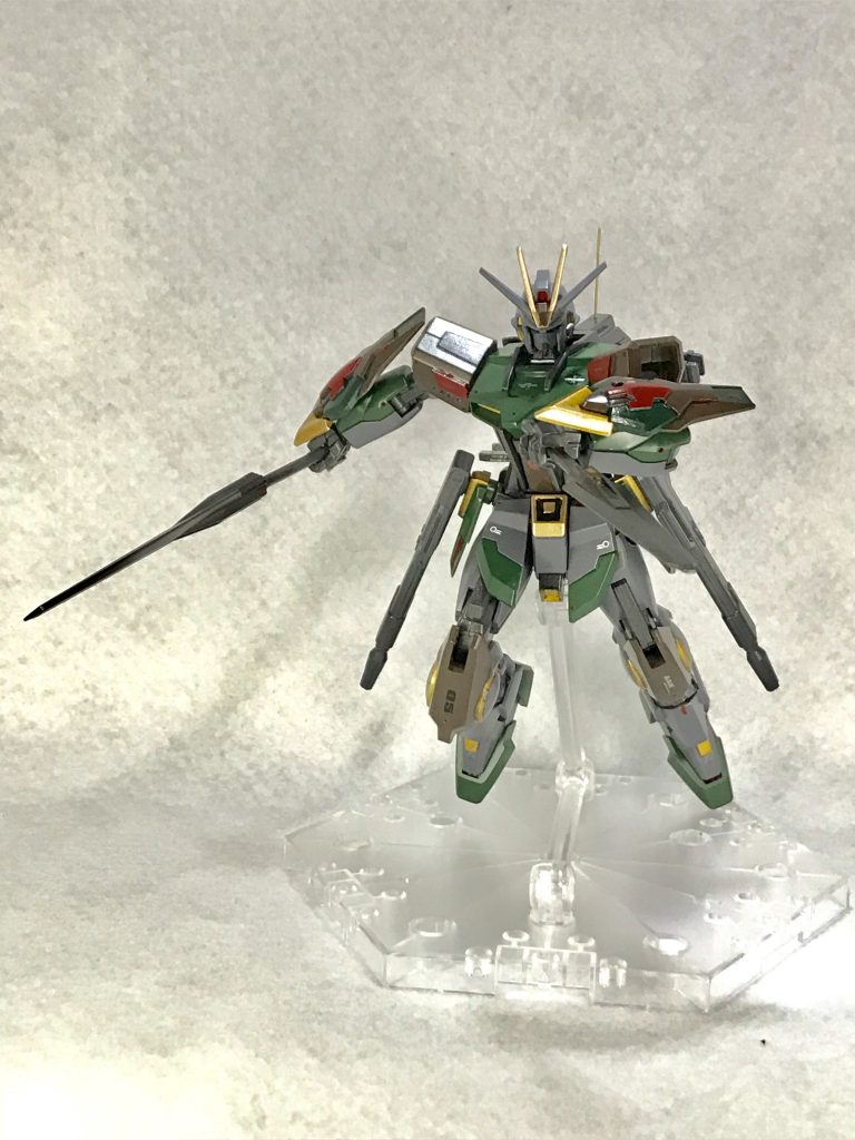 ## 対装甲超硬質矛 ロイヤルブレッド(ロング、ショート)
*ブースターに懸架される長短2種のバトルブレード*。特殊な超硬質素材が使用されており、鋭い切れ味を示す。実体刃であるためビーム拡散策や水中でも問題なく運用が可能である。本機体の武装の中で、開発にあたり最も多くの資金が費やされた。