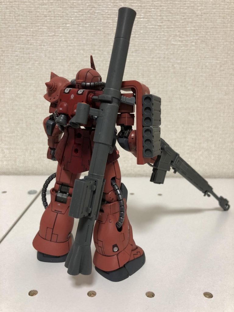 後ろから見てもかっこいいですね。マスターグレードっぽく感じます。