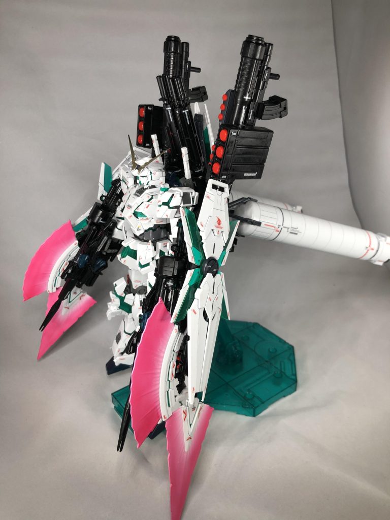 各方面ショット。
MG久しぶり過ぎて巨大に見える。
まぁ、実際でかい。以前はMGしか作ってなかったのに…。