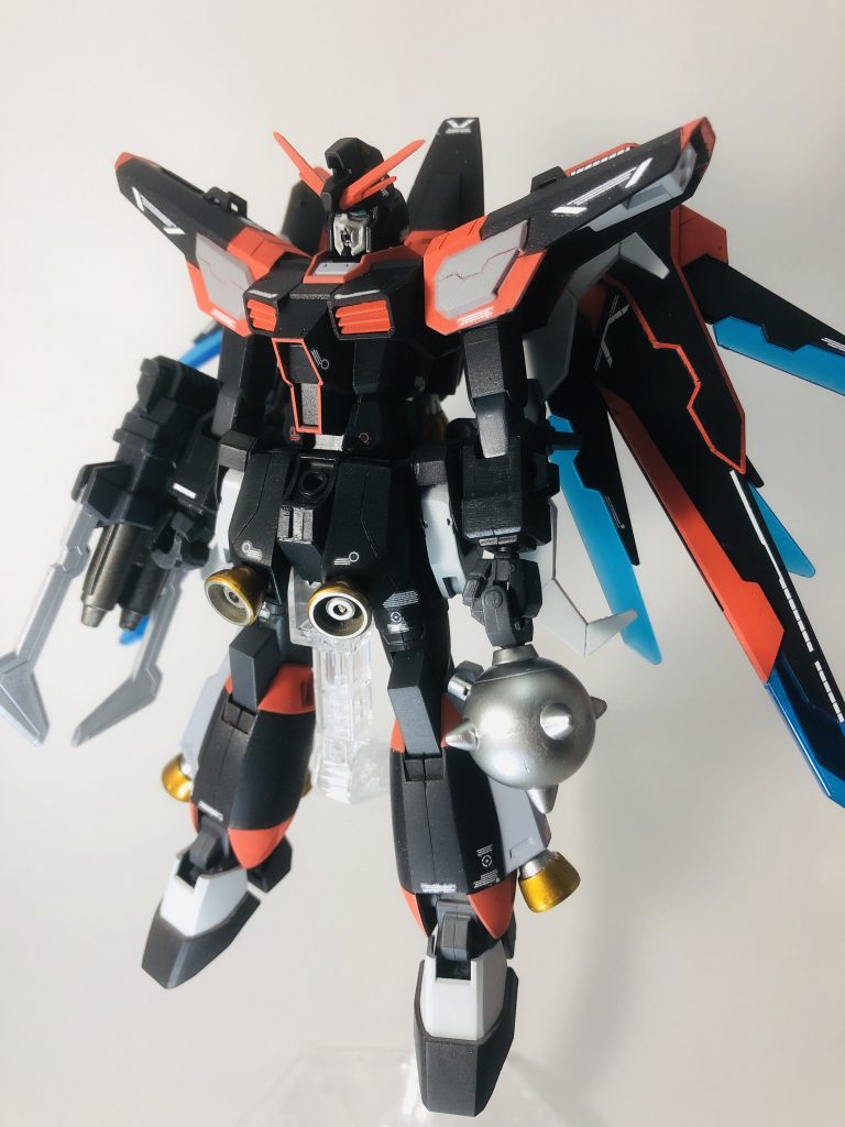 フロント
鉄球はレイダーのアイデンティティなのでそのまま。複合盾は2年前のHGカスタマイズキャンペーンのがあったので交換して使ってます。