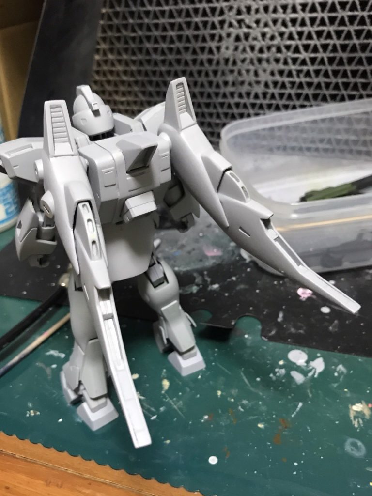 サフ萌え1。
ツインテールユニットの中央の基部部分、プラ板積層やスジボリでディテール追加しようと思ったのですが、その難しさを痛感しました。
今後の課題です。