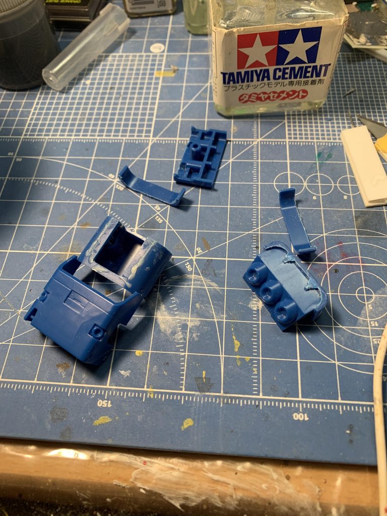 塗り分けはバラにできる部分はバラにするものの、