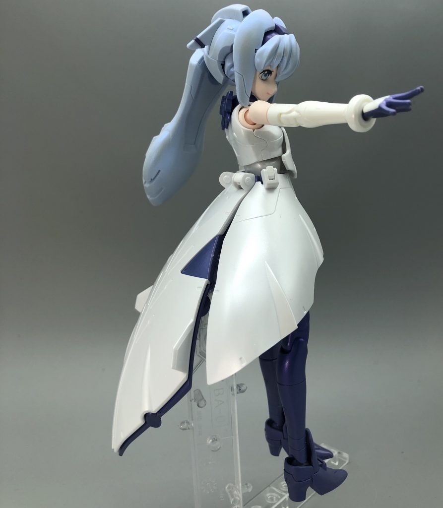 水色はクレオスさんのクリスタルカラーエメラルドブルー