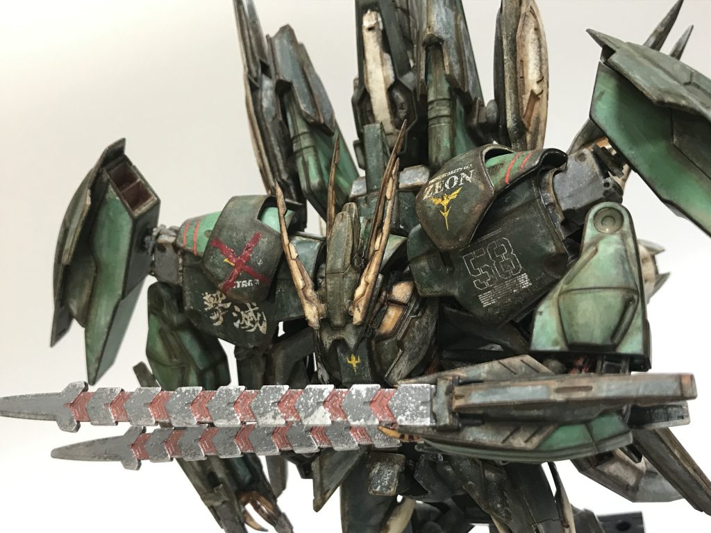 個人的に顔が一番気に入ってます。蟲のような、怪物じみた顔になってくれたので悪役好きな私は大満足です。