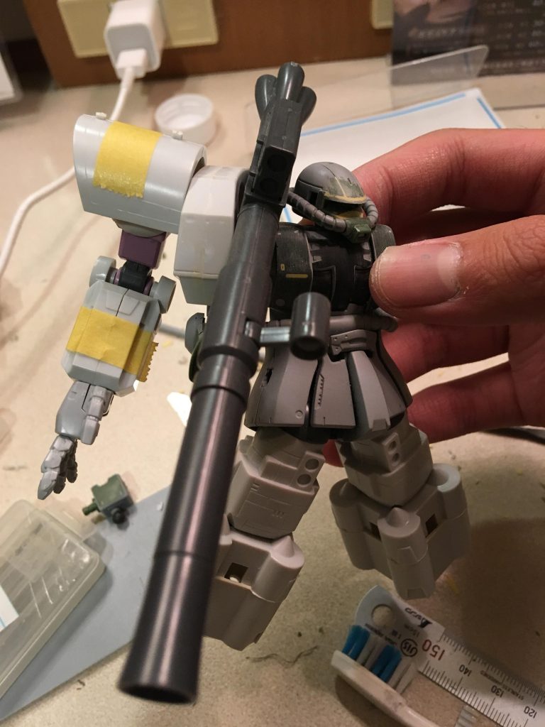 ザクの頭はオリジン顔が好みではなかったので、改修しています。