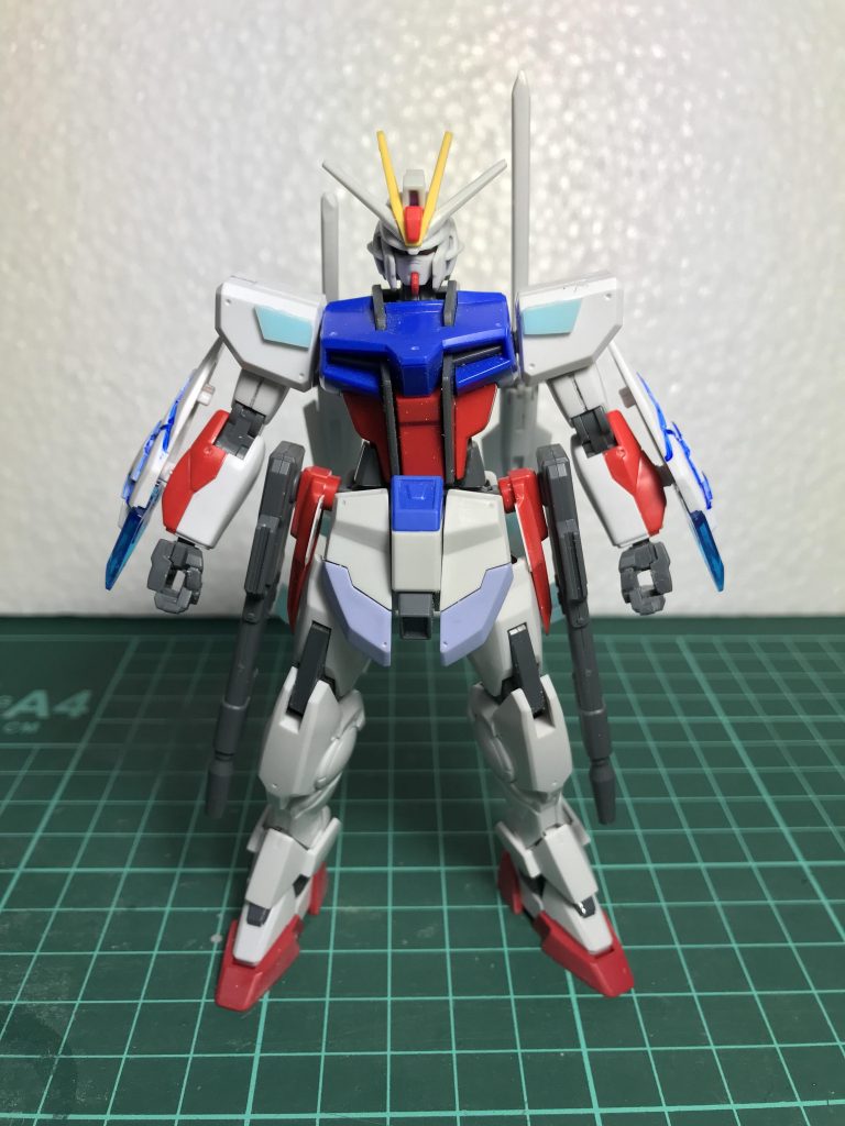 ## 〜製作秘話〜
SDコン以降、何一つ完成させずに仮組み機体ばっかり作っていたヒイロ。
とにかく何かしらの形で作品を1つ完成させたかったので、いつもと違ってシンプルでカッコいい機体を作りました(о´∀`о)