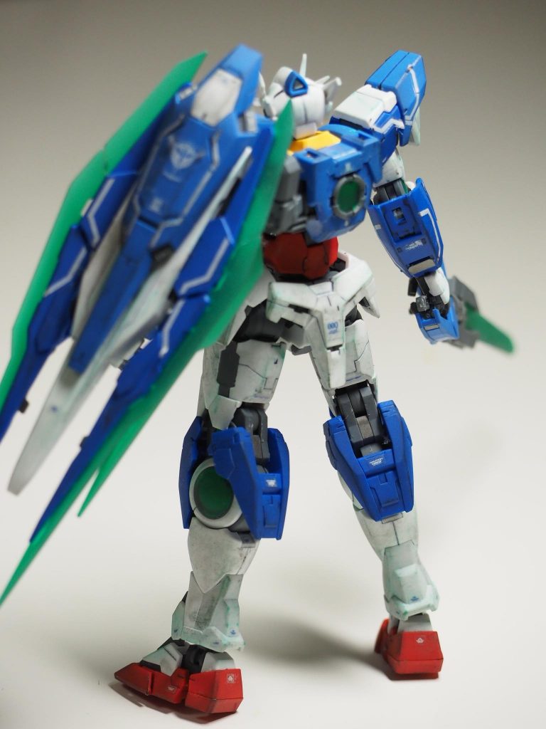 洗練されつつも、この肩のゴツさ！