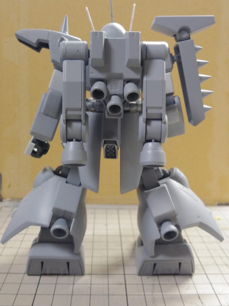 合わせて、悪っぽさを出したかったのでシールドをノーマルからスパイク付きに変更。不良と言ったら刺々でしょ⁉️(笑)←古いw