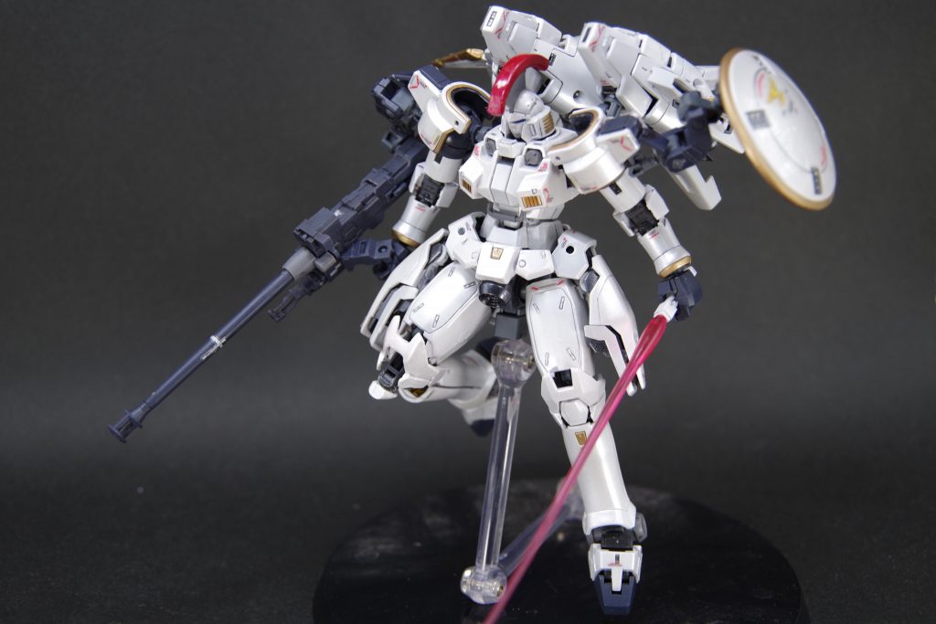 フル装備で空中浮遊してる感じなショット