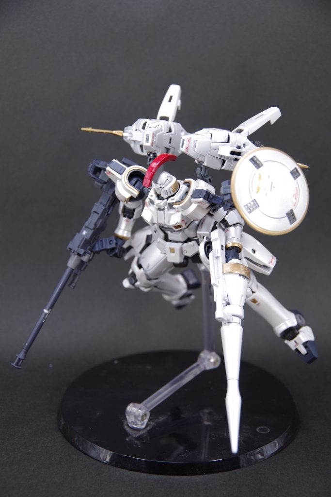 飛行中をイメージして。フレームがしっかりしてるので重いものを持ってもヘタれません