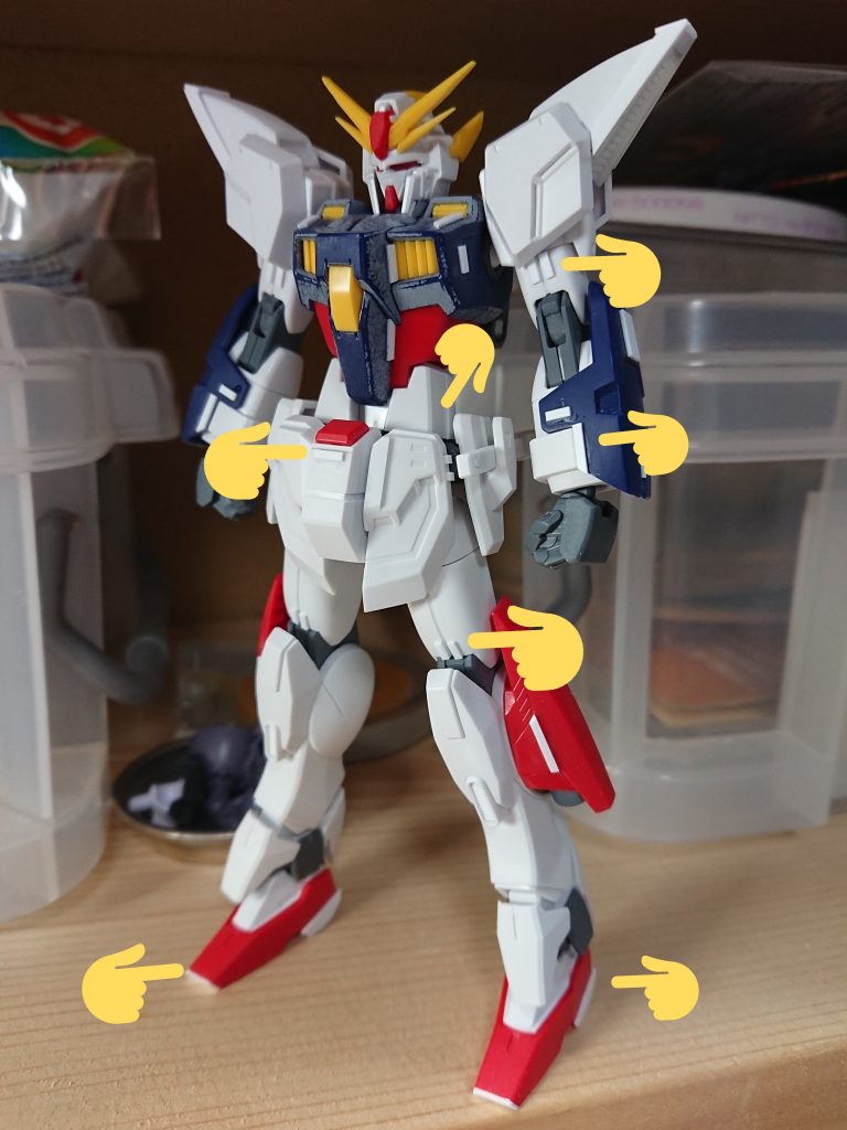 全身にプラ板を貼ってディテールを増やしています