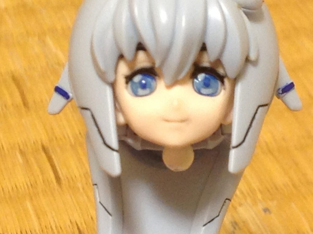 瞳は筆塗りして、クリアレジン
ではなくUV硬化の瞬着↓でツヤツヤに