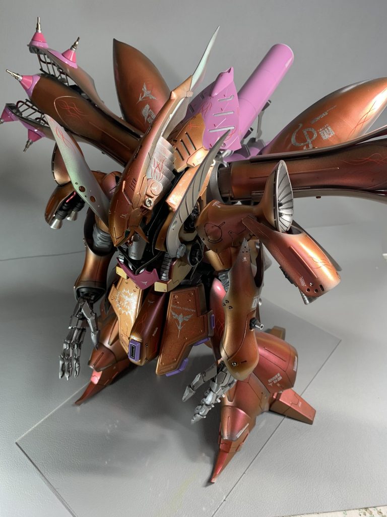 頭部はナイチンゲールとキュベレイをニコイチして違和感がでないよう処理してます、イメージは蛇または爬虫類的な表情メインカメラ周りはスクラッチです