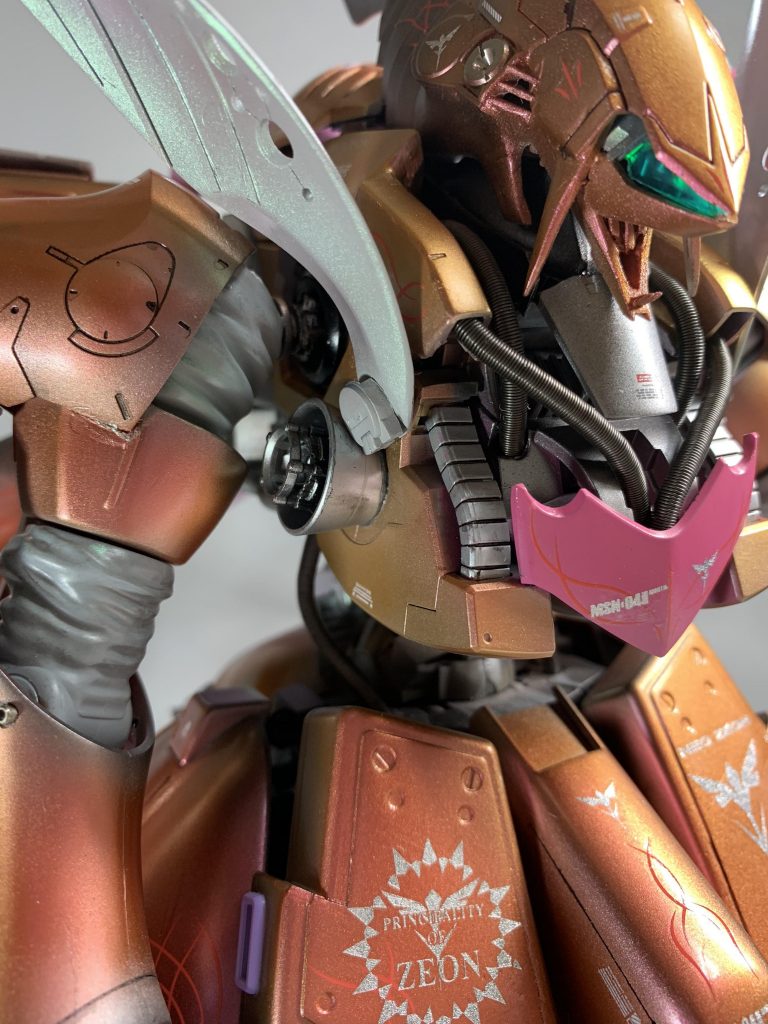 完成していたものを再度作り直す作業は結構大変でしたが良い経験になったと思います 実際のサイズで言うと全高32m、全幅50mなのでやはり戦場では出会いたくないMSですねw