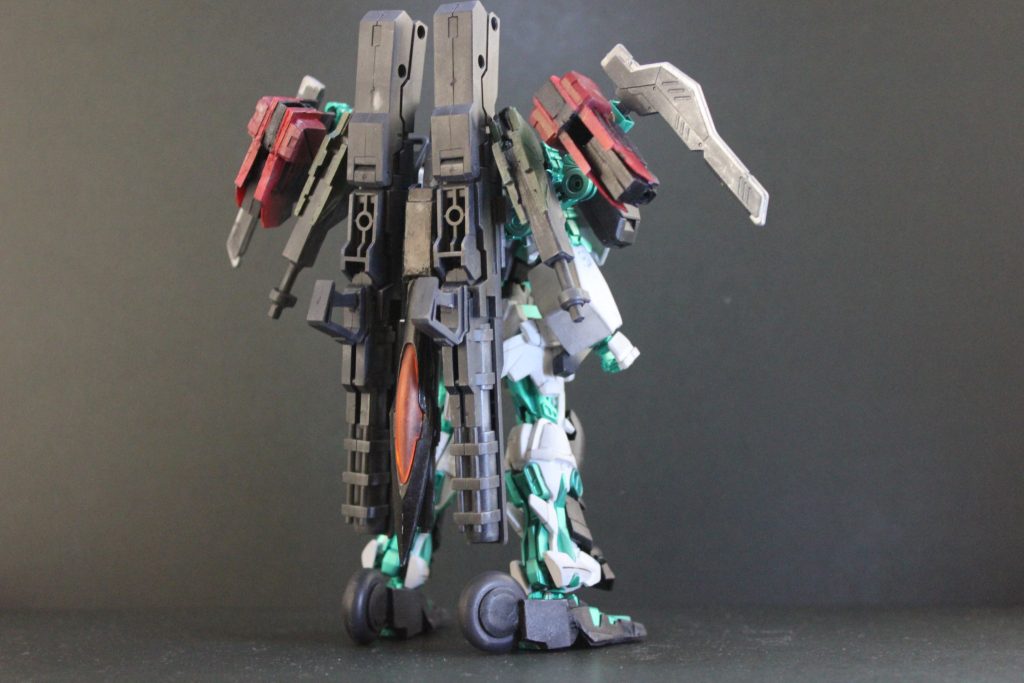 背面はこんな感じマウントしているものはすべて手持ち武器にすることができる