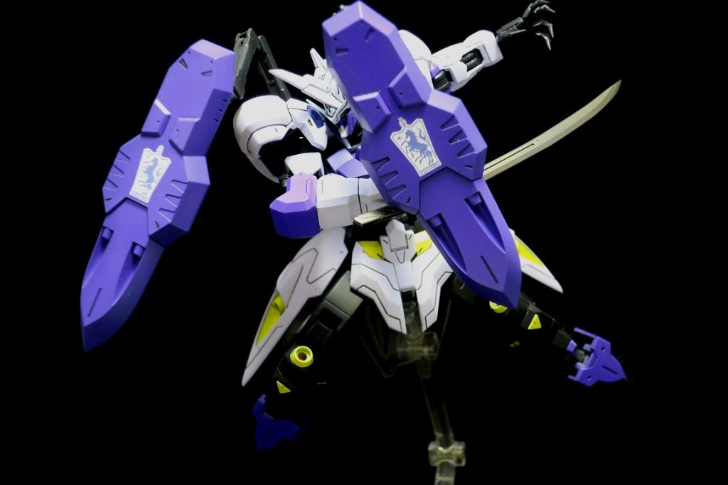 戦場を切り裂け！アイン！

横特を押すだけで不思議、低コストは死ぬ。
刀やドリルニーは黒下地からメッキシルバーを薄く吹いています。