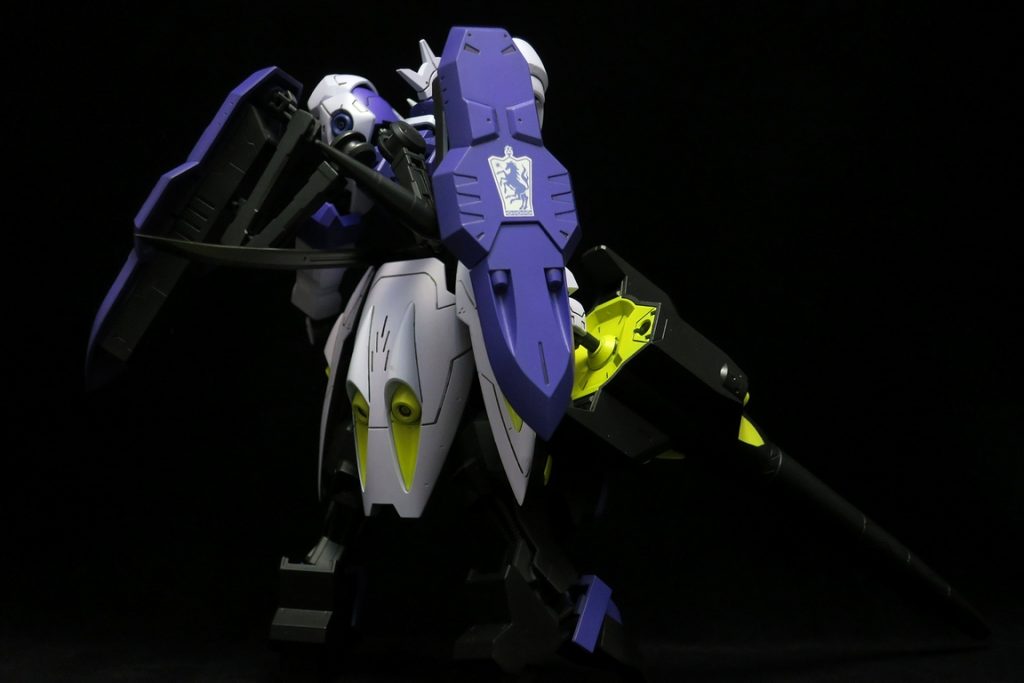 バック

ドリルランスの塗り分けはゲームを参考にして裏側は黄色にしています。（パーツ分けにしたがっただけなんですが）