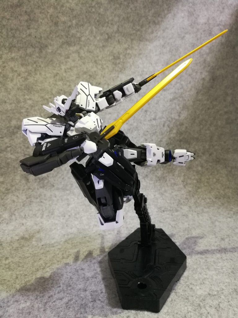 バエルソードをそのまま採用ｗ
折れない剣（大ウソ）なら替刃なんて必要ないでしょう（笑）