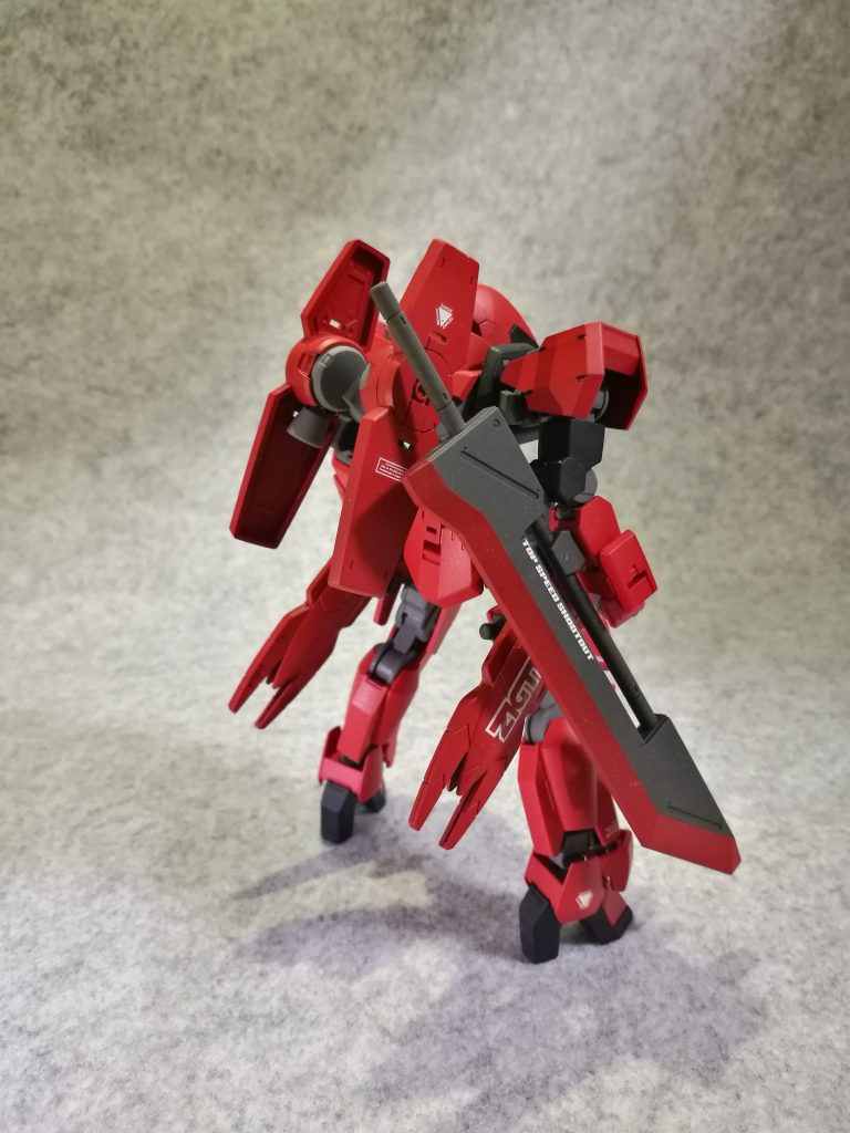 被弾が許されないので、通常のグレイズよりも機動性は高く設定されています（笑）
本当はリアスカート裏にもスラスター…と思いましたが、思ったよりゴチャゴチャしたので速攻でボツに。