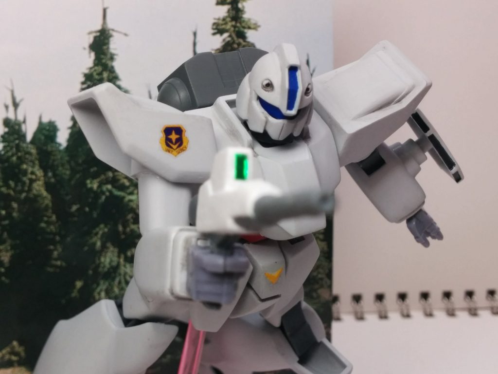 ビームライフルは肉抜きを埋めました。肩には武器セット付属の連邦軍マーク