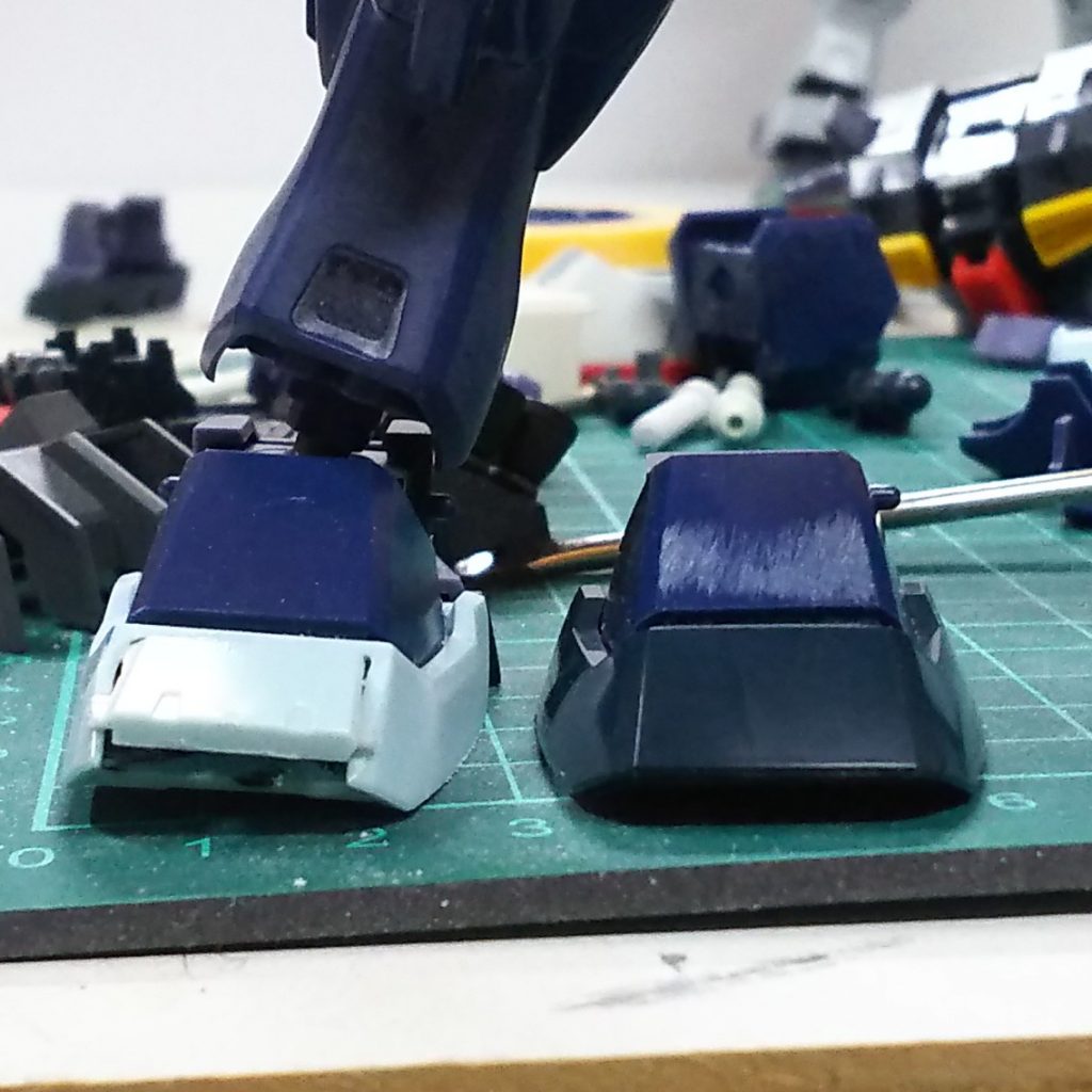 靴は幅詰め、爪先を起こして、このあとディテールを追加してます