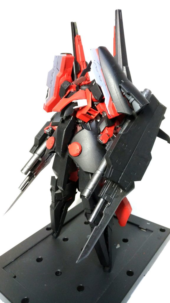 武装は両腕の360mm実砲、150mmチェインガン、質量刀の3種のみ。
圧倒的な機動力と火力で2機のMAと月面で死闘を繰り広げ、撃破したのち大破した。
発見された時アスタロトの装甲はほぼフレームが剥き出しだったという。