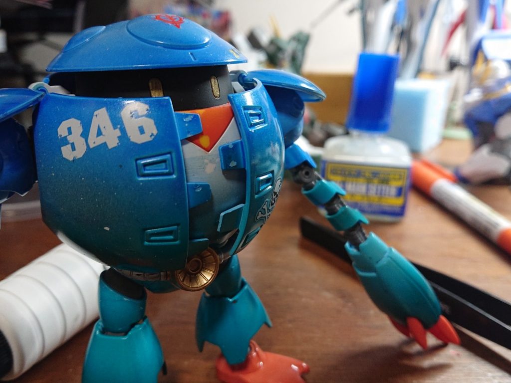 感と見映えでデカールを（カプルってジオニックじゃないと思いますが貼ってみました）