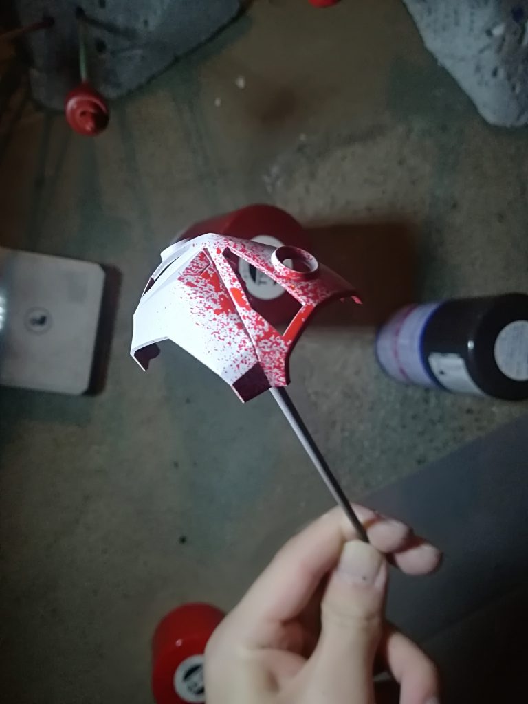 塗装している時です…
これだけ見ると返り血を浴びてる事故現場……