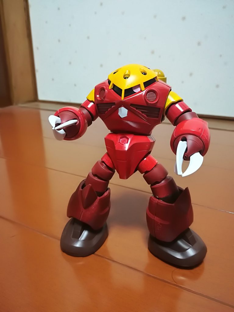 全体はこんな感じ
胴体と腰は同じ色なんですが下地のサフを変えるだけでこんなにかわるんですね！！下地は偉大！