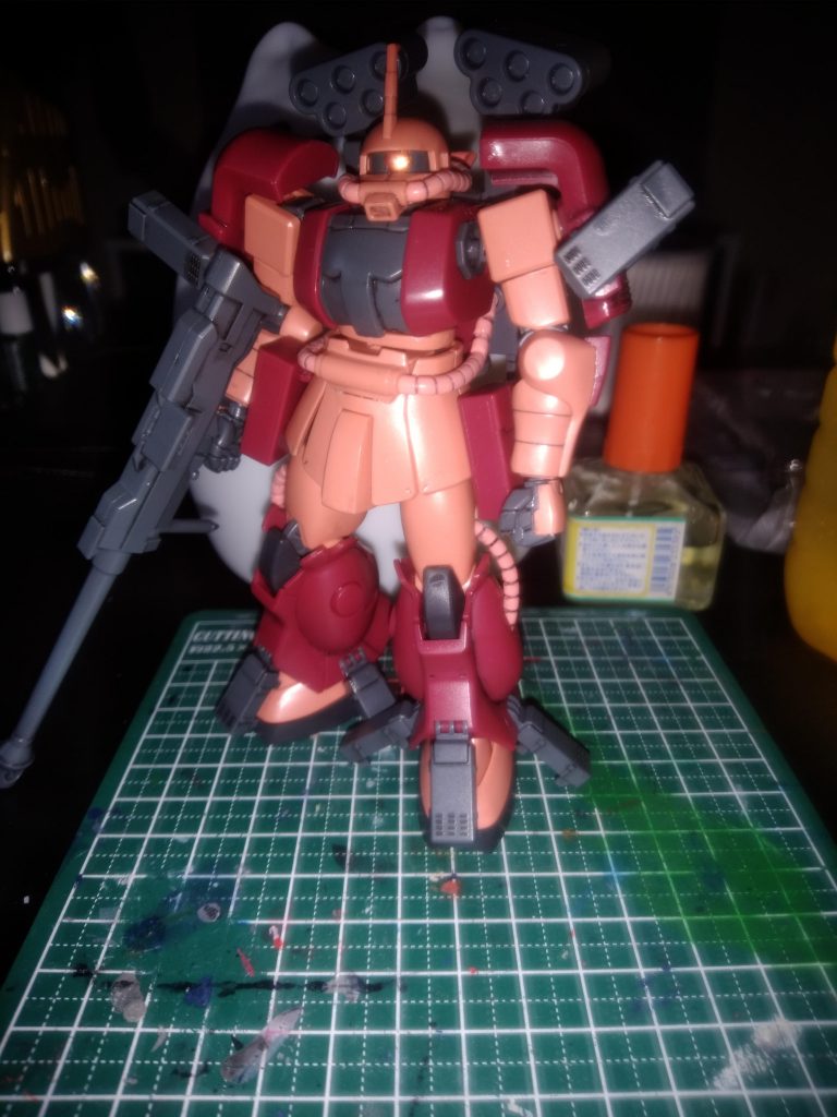 フラッシュでモノアイ反射してますねw
モノアイはシルバーのシールとモノアイの市販パーツにしました。