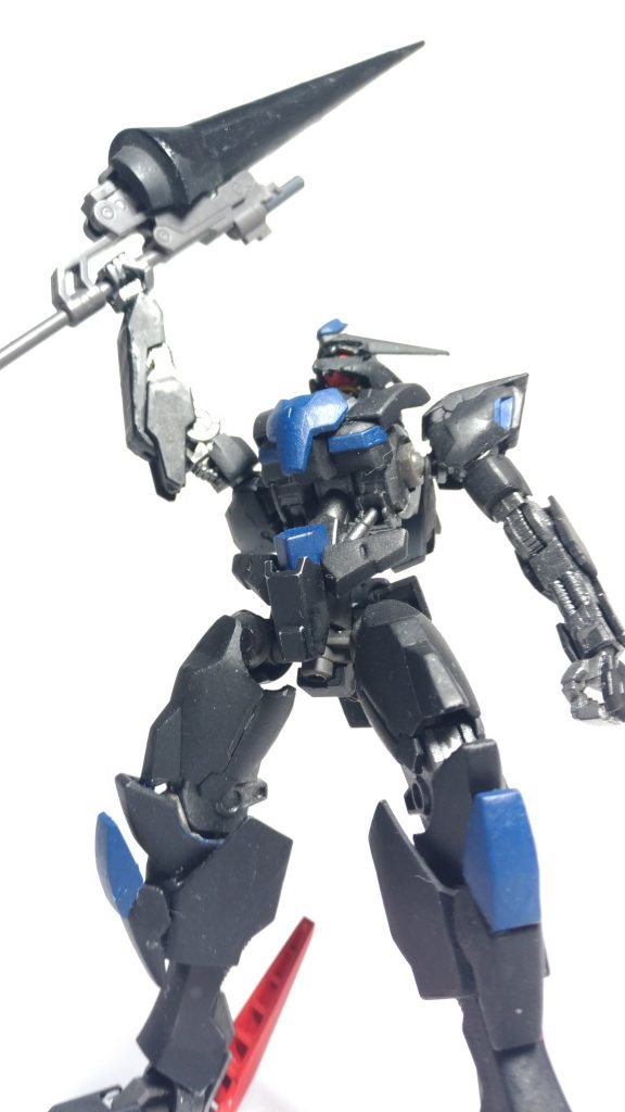 宇宙海賊「シースレイヴ」として各地の輸送路を襲っていた海賊長にしてガンダム・ベルガモトのパイロット「歌音・グラーズニール」は以前からギャラルホルンに指名手配されていたが、彼が乗る機体がガンダムフレームと発覚してからいっそう追撃が厳しくなった。
シースレイヴがギャラルホルンの攻撃を受け、壊滅の危機にある時、一機のモビルスーツが現れた。翔の駆るガンダム・レオーネだった…