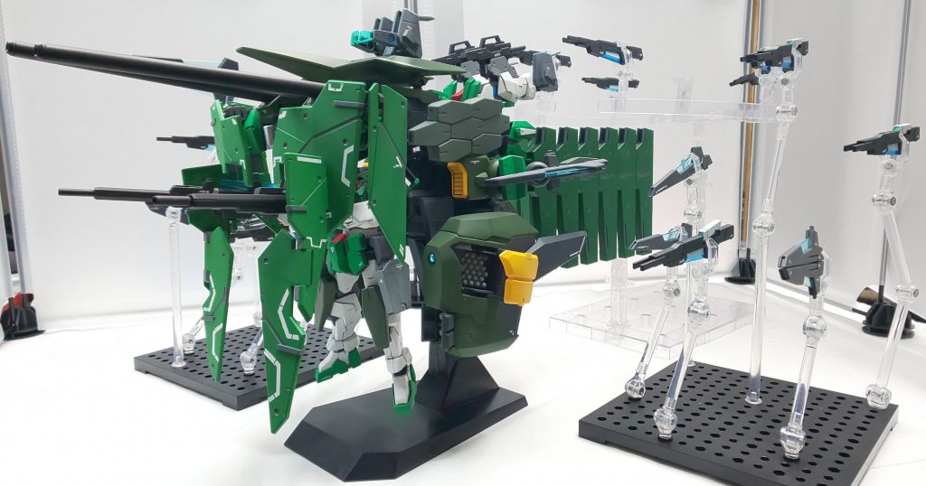 フルバースト！！
ロックオンガンダムは、新型ガンダムの中でも最大の火力を持っています。
これでもか！と言わんばかりの銃口の数となりました。
最初の火力担当はティエリアの役目だったのですがね。