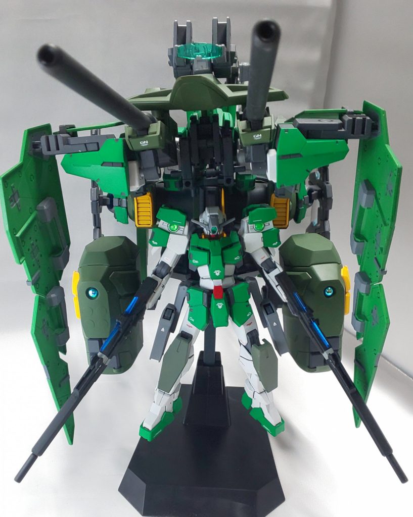 シールド解放状態がデフォルトになります。格納庫からは、この状態で発進。

『ロックオンガンダム！！
撃ち抜くぜ！！』