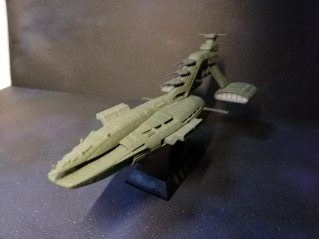 ザクダークグリーンで塗装したところ、成型色とほぼ同じでどこを塗ってないのかわからなくなりました。