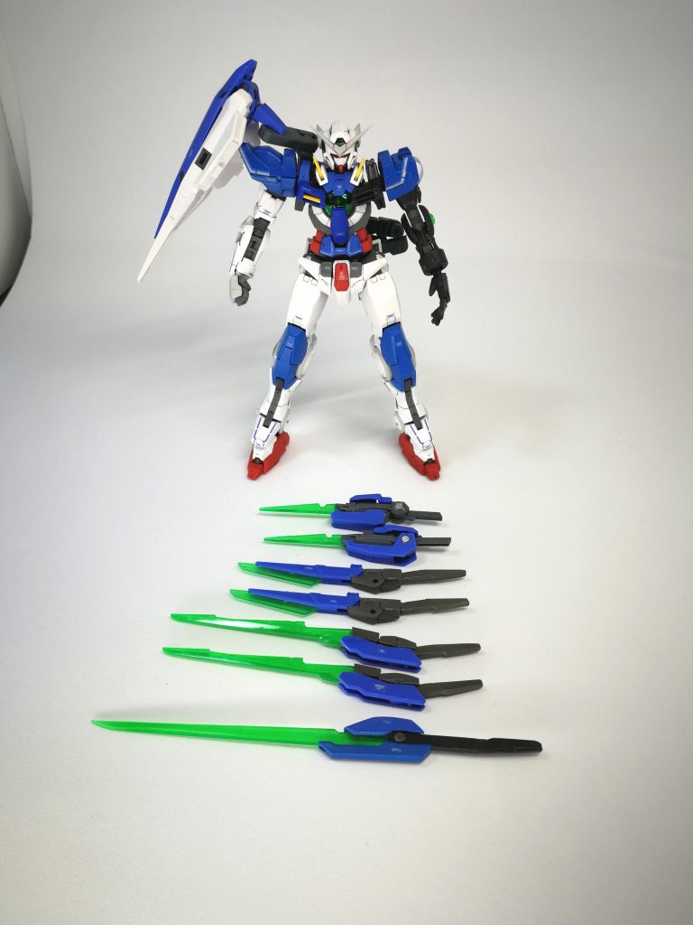 武器一覧。
シールドと各種ソードはHG 00クアンタのを流用すれば楽勝!とタカをくくっていたら、似ているようで全然違いました! 
似たような部品をそれっぽくつなぎ合わせてどうにか再現。 
一番苦労したところです。