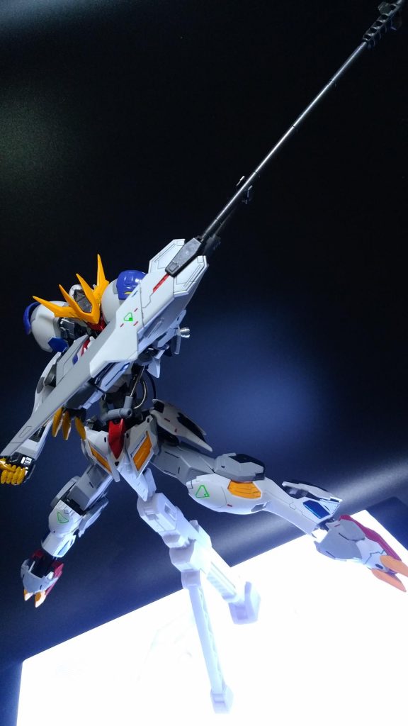 強度があるので近距離専用の小型シールドとしても機能します。