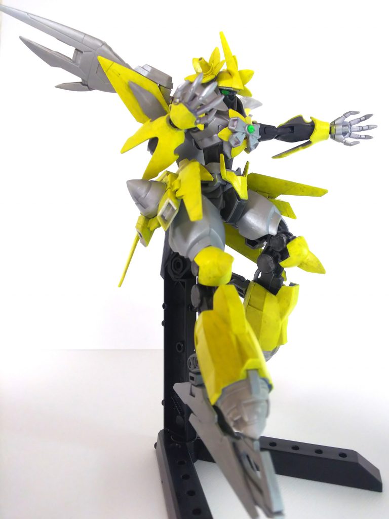 武装は両腕のビーム発生器。
モードの切り替えでビームガン