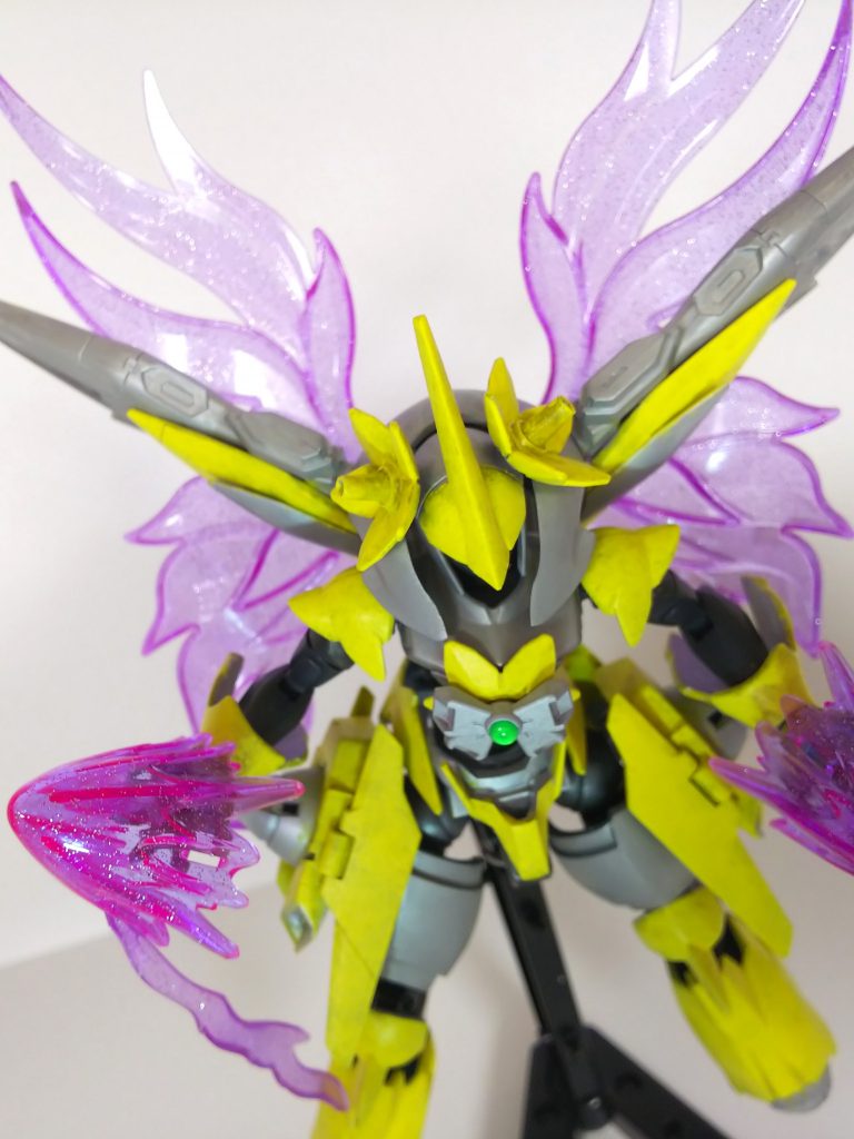 限定的に赤紫熱を帯び