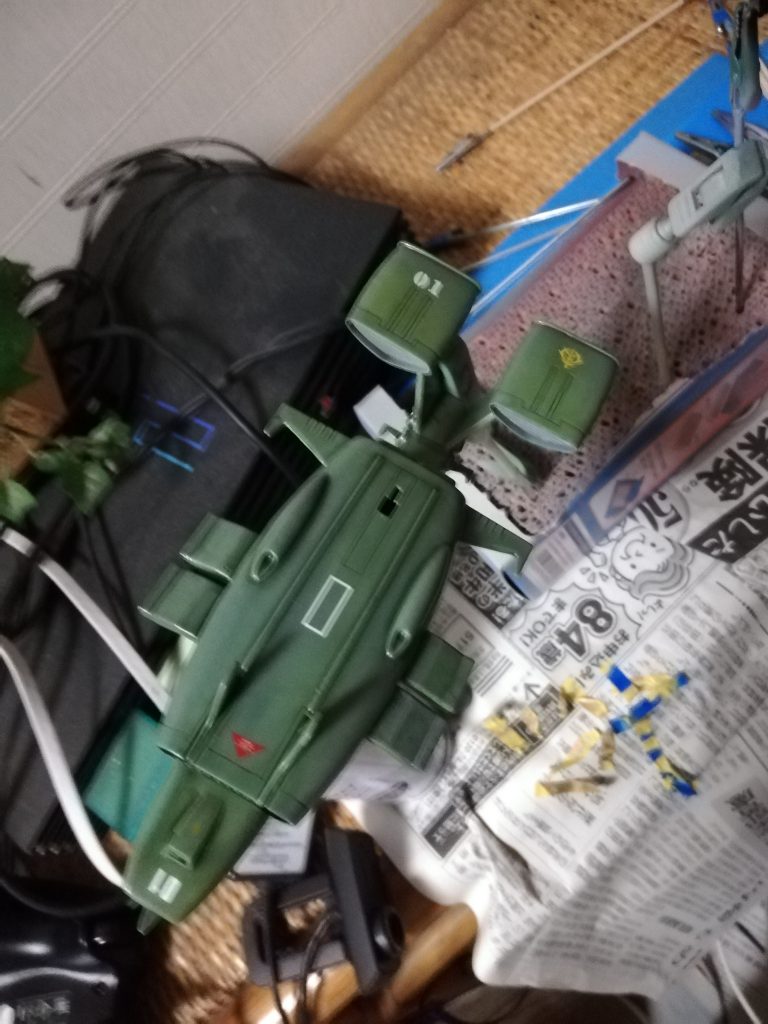 裏面にもデカールはってます。あとからモビルスーツ用ハッチつければ良かったなあと。