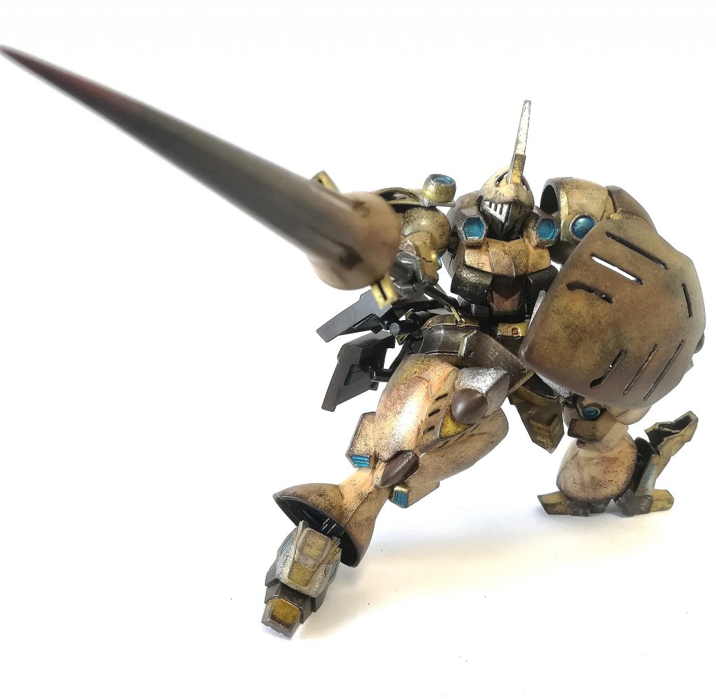 武装は魔術砲を内臓した槍と大型の盾です。
基本的にギャンスロットのパーツを使ってますが、一部にGフレームドムやジ(エンペラー等使ってます。後パテ。