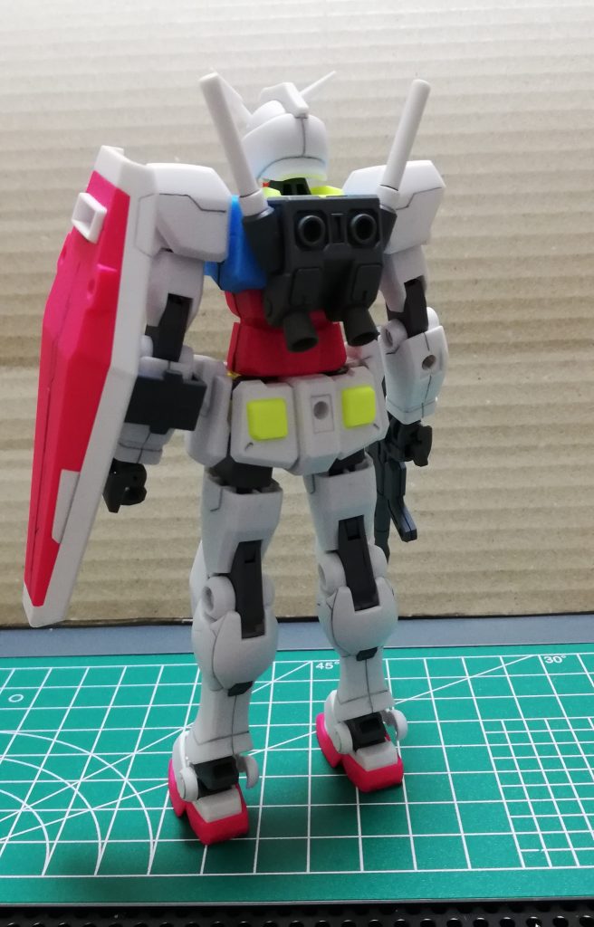 背面。
スミ入れにはタミヤのスミ入れ塗料を。白のパーツにはグレー、その他にはブラックを使用しています。