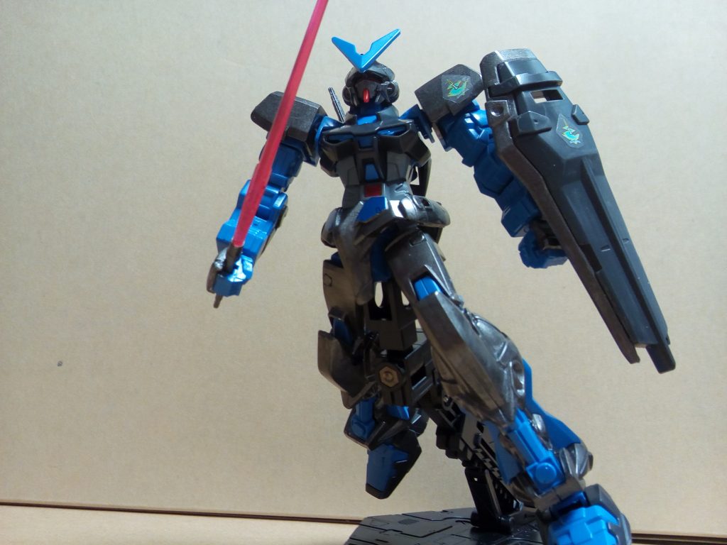 クレオスの水性カラーの黒鉄色を使いました。