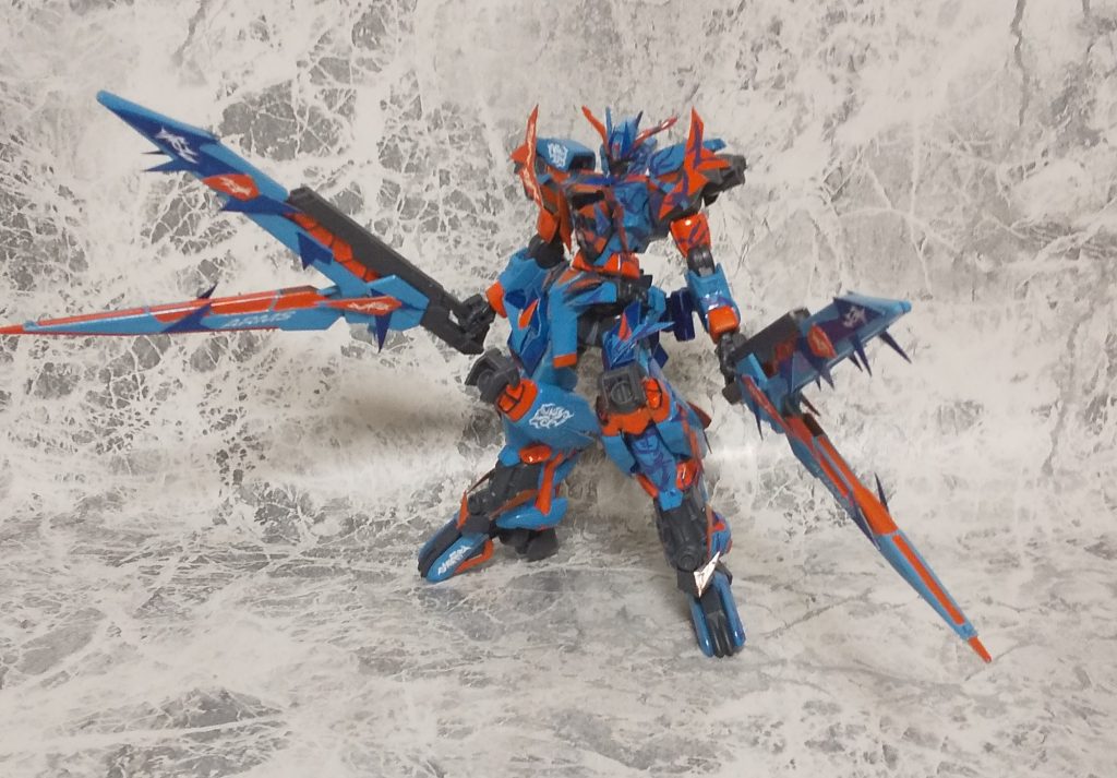 最も特徴的なバイディングブレードライフルは、その名の通り敵機を“噛み砕く”