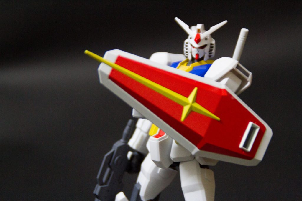 シールド
心理影響も兼ねてシールドには十字星が装飾されている。