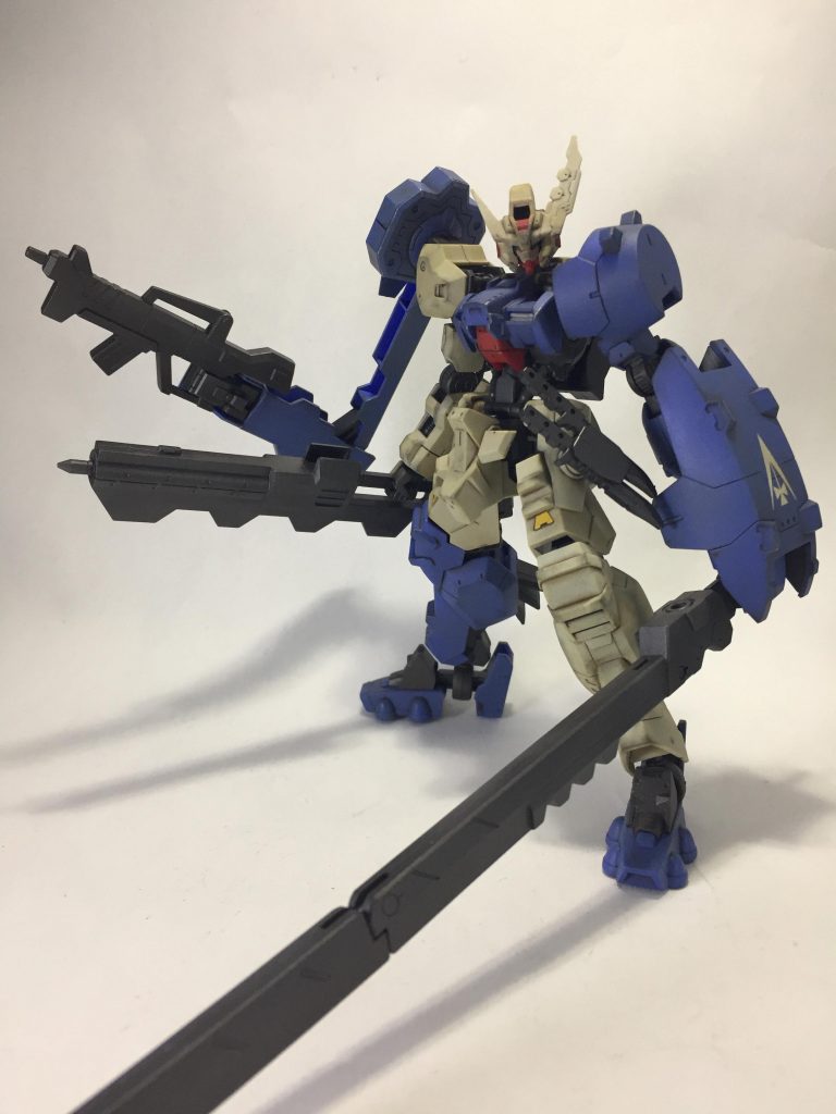 サブアームも使ってナイフ以外の手持ち武器全装備