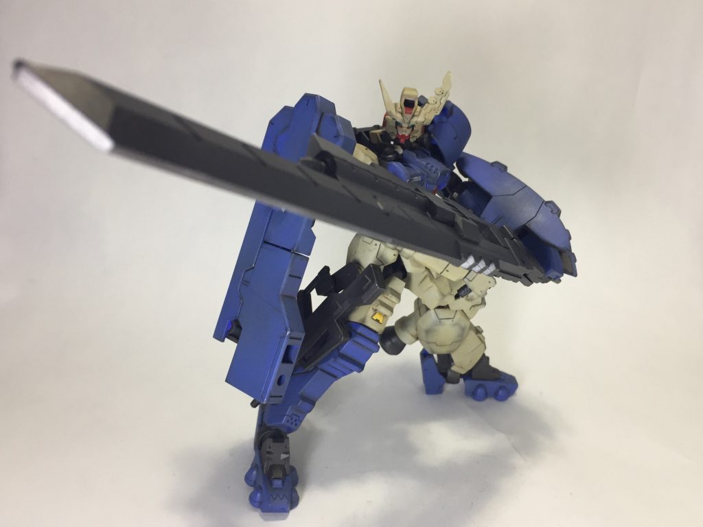 デカい剣はやっぱこの構えでしょ