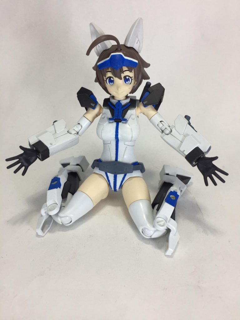 女の子座りも余裕の可動