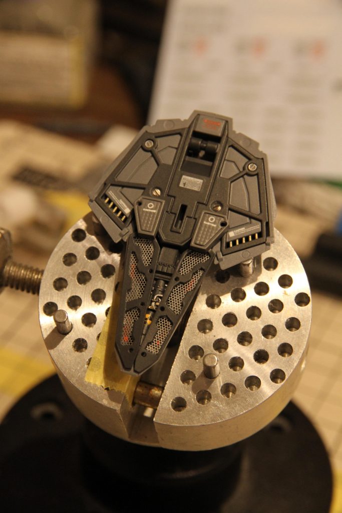 *アーマー裏改修*
トラス形状の加工をどうしてもやってみたくて、改造してみました。
核のコーションマークや、メッシュの中のコーションマークは拘ってます。